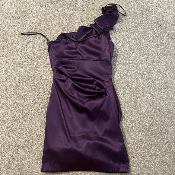 B. Smart deep purple satin one shoulder ruched dress. Mini. Size 9/10. - Picture 2 of 3